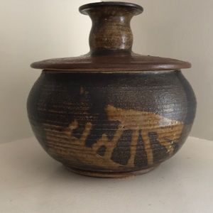 Pottery container
